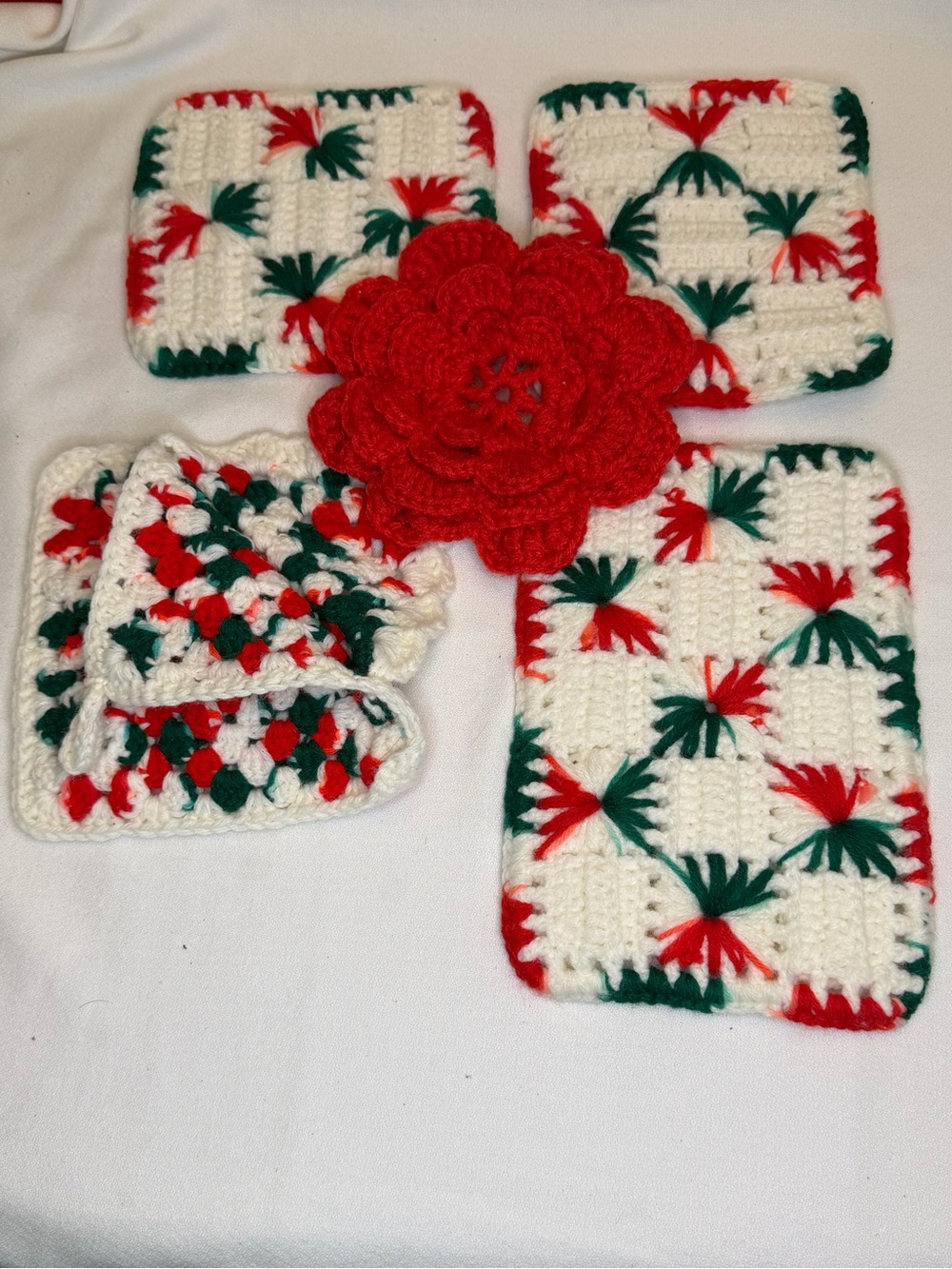 Vintage Handmade Christmas Crochet Potholders Hot Pads Trivets 5 Pc Set VGUC